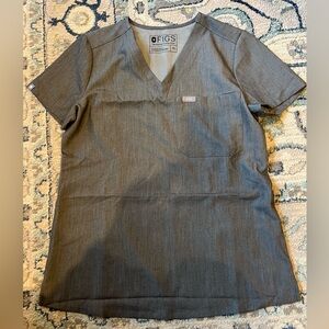 FIGS/ color:gray/ size:xs